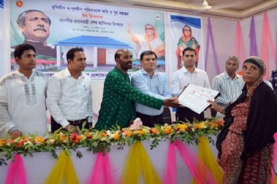 খুলনায় প্রধানমন্ত্রীর ঈদ উপহারের ঘর পেলেন ২৩৯টি পরিবার