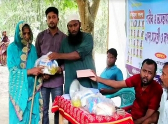 মেহেরপুরে অসহায় মানুষের মাঝে খাদ্য সামগ্রী বিতরণ