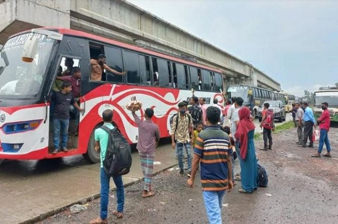  ৯ কিলোমিটার যানজটে আটকে আছে দৌলতদিয়া ফেরিঘাট