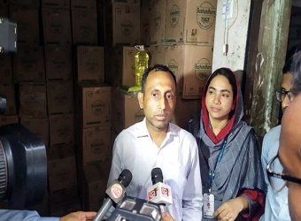 দোকানে নেই, গুদামে ১৫ হাজার লিটার সয়াবিন