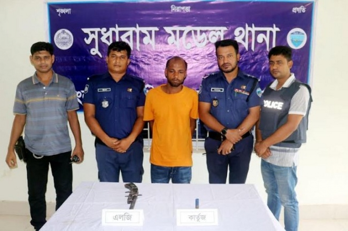 নোয়াখালীতে অস্ত্র ও গুলিসহ যম সুমন গ্রেপ্তার