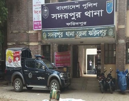 বাড়িতে ঢুকে চেয়ারম্যানের ছেলেকে কুপিয়ে হত্যা