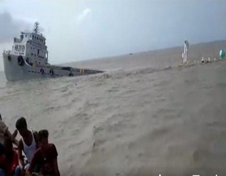 সাড়ে ৬ কোটি টাকার গমসহ সাগরে ডুবলো জাহাজ