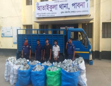 পাবনায় ৬ লক্ষ পিচ নকল আকিজ বিড়িসহ আটক তিন
