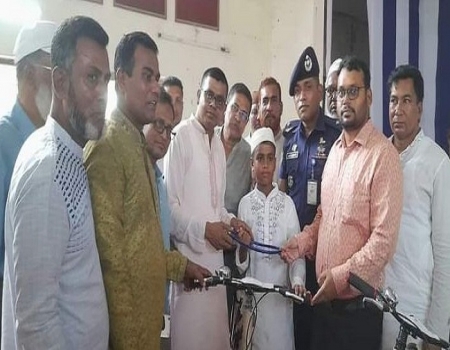 টানা ৪০ দিন নামাজ পড়ে সাইকেল পেল ৫৭ শিশু