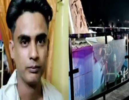 বঙ্গবন্ধুর ম্যুরাল ভাঙলো যুবক