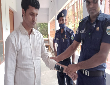 নওগাঁয় প্রাথমিক নিয়োগ পরীক্ষা প্রশ্নফাঁস চক্রের মূল হোতাসহ আটক ৭