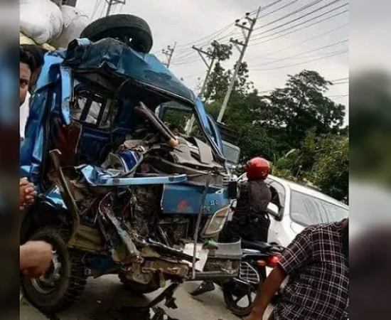 গাজীপুরে বাস-পিকআপ মুখোমুখি সংঘর্ষ ,নিহত ২ 