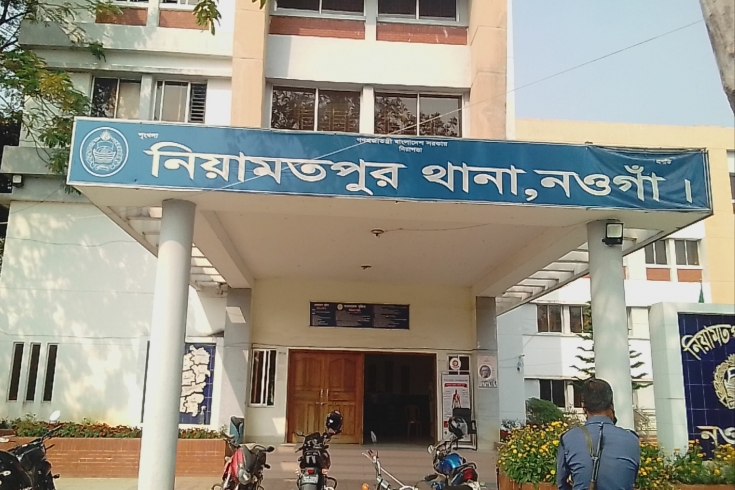 নিয়ামতপুরে যুবকের ঝুলন্ত লাশ উদ্ধার