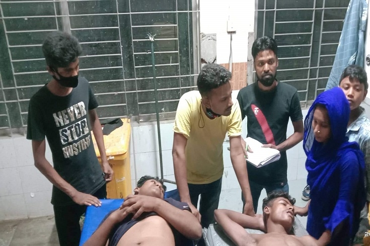 দুই যুবকের শরীরে মিললো ৮১ বোতল ফেনসিডিল
