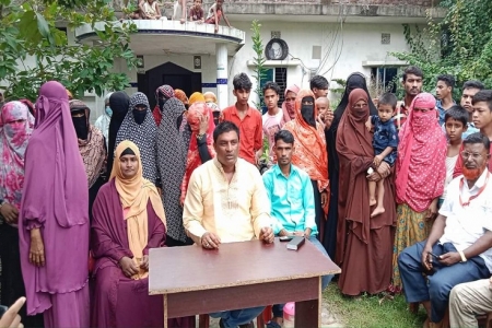 হাতিয়ায় জোর করে ভোট নেওয়ার অভিযোগে স্বতন্ত্র প্রার্থীর ভোট বর্জন