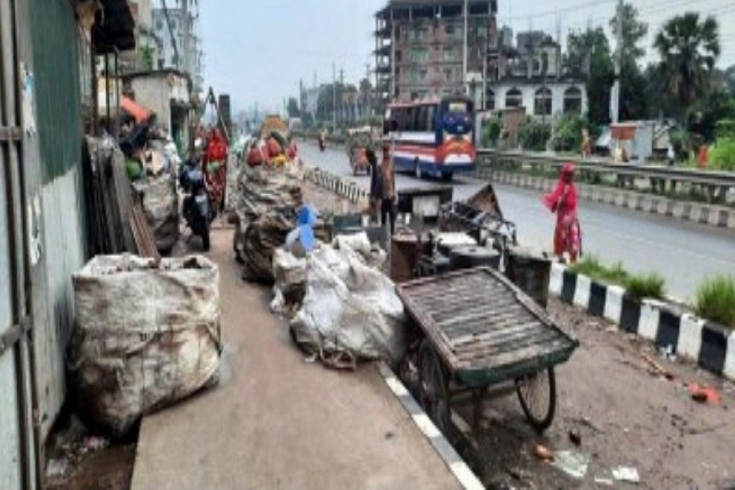 গাজীপুরের ফুটপাত ব্যবসায়িদের দখলে