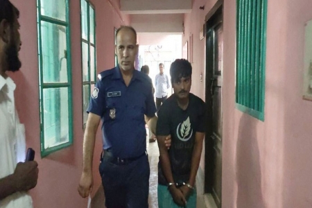 নোয়াখালীতে পিকআপের চাপায় মোটরসাইকেল আরোহী নিহত