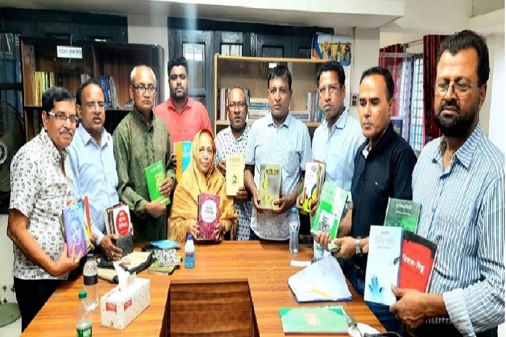 শ্যামনগর পাবলিক লাইব্রেরিতে ভাব বাংলাদেশ কর্তৃক বই প্রদান 