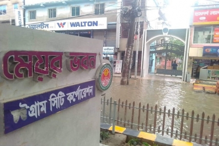 চট্টগ্রামে চসিক মেয়রের বাড়িতে হাঁটু পানি 