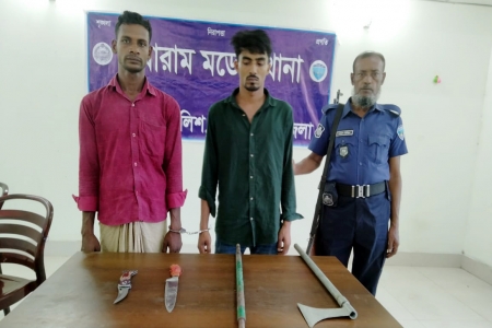 নোয়াখালীতে দেশীয় অস্ত্রসহ গ্রেপ্তার ২