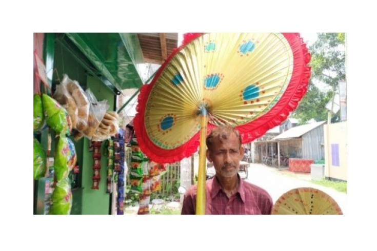 মুক্তিযোদ্ধা বিশ্বনাথ এখন হাতপাখা বিক্রেতা