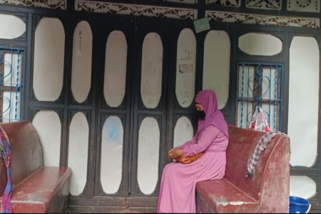 স্ত্রী'র অধিকার পেতে ভাগিনার বাড়িতে মামির অনশন