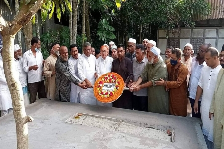 মরহুম নেতাকে জেলা আওয়ামী লীগের ফুলেল শ্রদ্ধা
