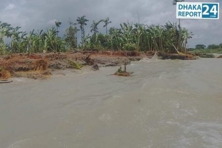 মেঘনার ভাংঙ্গনের কবলে হাইমচরের মধ্যচরে ইউনিয়নবাসীর বসতভিটা