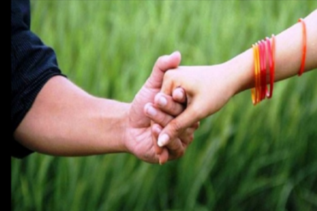 প্রেমিকের হাত ধরে উধাও স্ত্রী