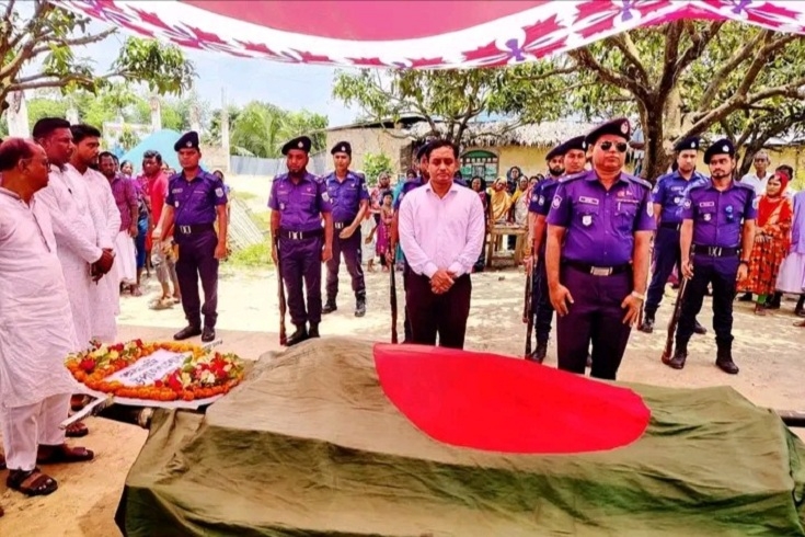 নওগাঁয় বীর মুক্তিযোদ্ধার অন্ত্যেষ্টিক্রিয়া সম্পন্ন রাষ্ট্রেীয় মর্যাদায়   