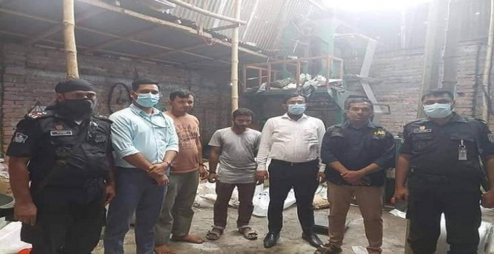 টঙ্গীতে পলিথিন কারখানায় জরিমানা 
