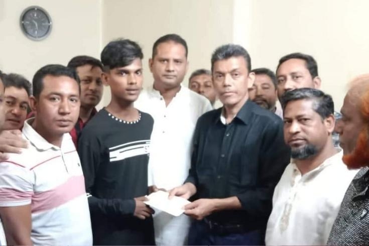 খুলনায় ছাত্রদল নেতা সাব্বিরকে চিকিৎসার জন্য অর্থ সহায়তা