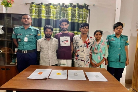 টংগীতে ৫০০ পিস ইয়াবা সহ ৪ মাদক কারবারি গ্রেফতার