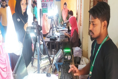 শ্রীপুরে নতুন ভোটারদের জাতিয় পরিচয়পত্রের ছবি উঠানোর কার্যক্রম চলছে