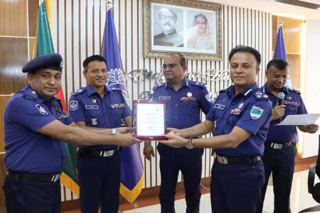 খুলনা রেঞ্জ ডিআইজি কার্যালয়ে অপরাধ পর্যালোচা ও পুরস্কার বিতরণী সভা