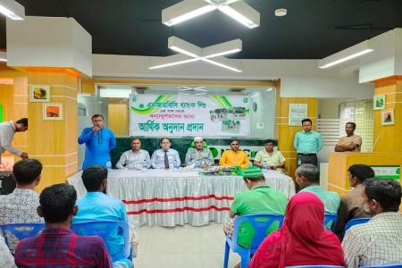 হবিগঞ্জে বন্যার্তদের মাঝে এনআরবি কমার্শিয়াল ব্যাংকের আর্থিক অনুদান প্রদান
