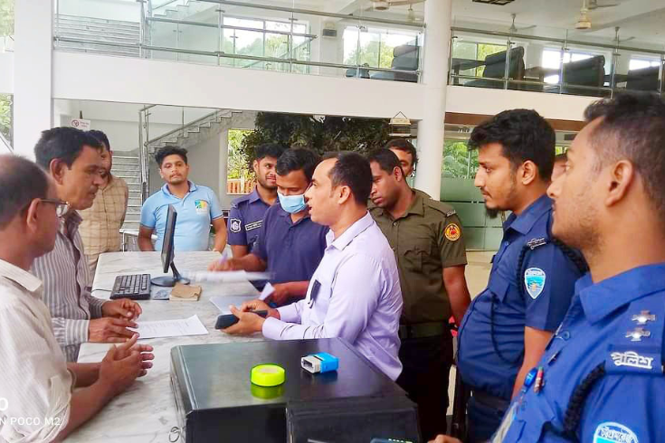 লোহাগাড়ায় লাইসেন্সবিহীন ১১টি রেস্টুরেন্টকে ২লক্ষ টাকা জরিমানা