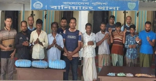 পুলিশের অভিযানে ৭কেজি গাঁজা ও জুয়ার সরঞ্জাম সহ ৮ আসামি গ্রেফতার