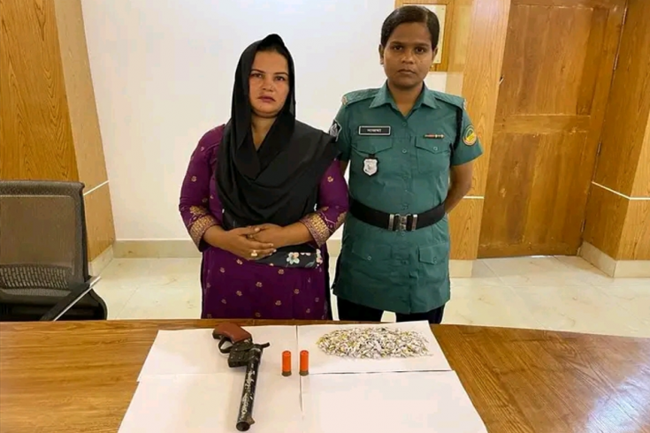 টঙ্গীতে মাদক সম্রাজ্ঞী পারুলি হিরোইন ও আগ্নেয়াস্ত্রসহ পুলিশের নিকট আটক