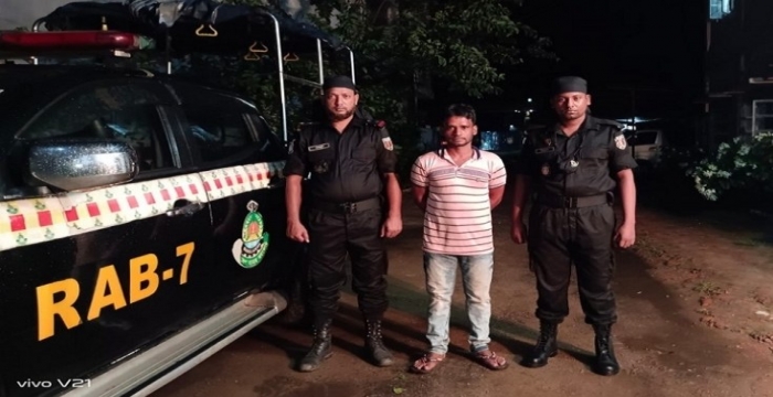  ফেনীতে ৩০০ বোতল ফেন্সিডিল সহ ট্রাকচালক আটক