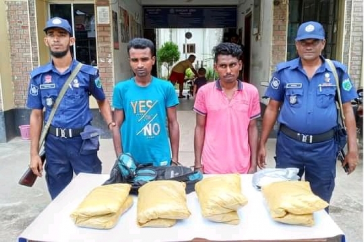 রাণীনগর ৪ কেজি গাঁজাসহ দুইজন আটক।