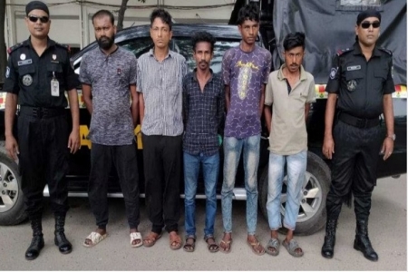 গাজীপুরে ডাকাতি প্রস্তুতিকালে অস্ত্রসহ গ্রেপ্তার-৫