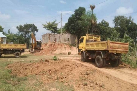 অবৈধভাবে মাটি কাটায় ১ লাখ টাকা জরিমানা 