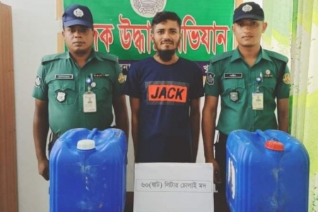 কেএমপি'র অভিযানে চোরাই মদ গাঁজাসহ গ্রেপ্তার-৩