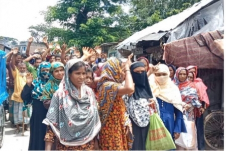 শ্যামনগরে রেশনকার্ডের নামের তালিকায়  দুর্নীতির বিরুদ্ধে মানবন্ধন