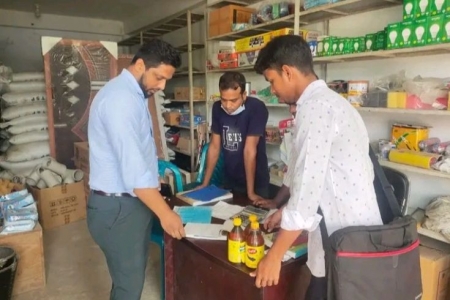 অবৈধ সার মজুদ রাখায় ৭০ হাজার টাকা জরিমানা