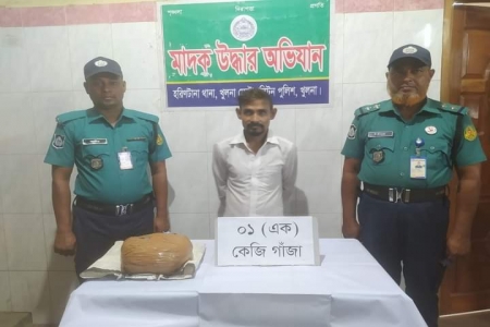 কেএমপি'র অভিযানে গাঁজা ইয়াবা ট্যাবলেটসহ গ্রেপ্ততার-৫