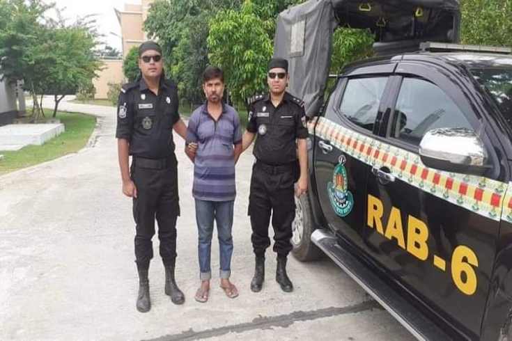 র‍্যাবের অভিযানে ডুমুরিয়া থেকে এক প্রতারক গ্রেপ্তার।