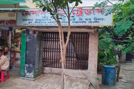 জীবননগরে কৃত্রিম সংকট সৃষ্টি করে বেশি দামে সার বিক্রির অভিযোগ