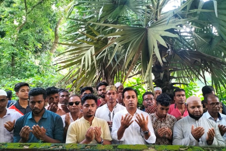 বিএনপি নেতার কবর জিয়ারত করেন নির্বাহী কমিটির সদস্য মতিন 