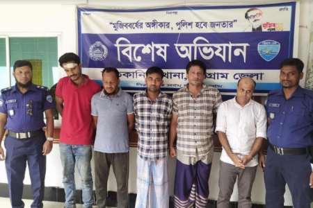 সাতকানিয়ায় তিন হাজার পিস ইয়াবা সহ পাঁচ জন গ্রেফতার