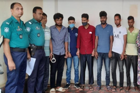 গাজীপুরে আবাসিক হোটেলে অভিযানে চালিয়ে বারজন গ্রেফতার