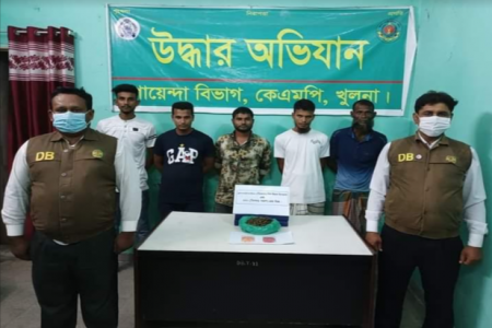 কেএমপি'র অভিযানে ইয়াবা ফেন্সিডিল গাঁজাসহ গ্রেপ্তার সাত