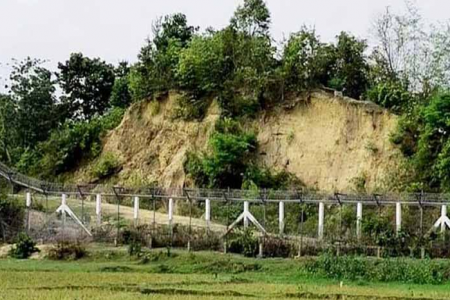 এবার উখিয়া সীমান্ত কাঁপছে মিয়ানমার বাহিনীর গোলার শব্দে